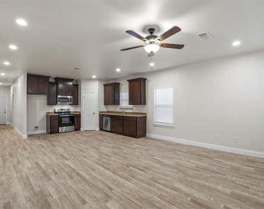 415 Williams Drive - Photo Thumbnail 1