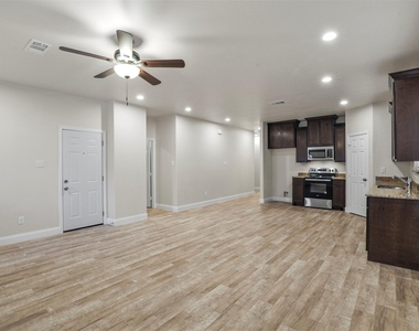 415 Williams Drive - Photo Thumbnail 2