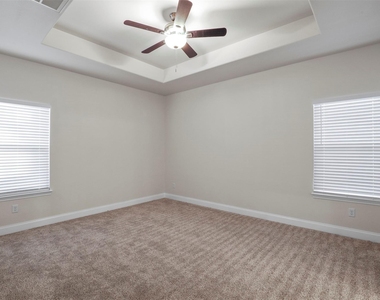 415 Williams Drive - Photo Thumbnail 6