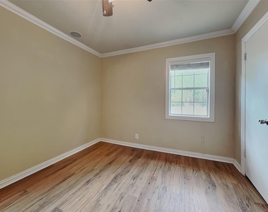 805 Aransas Drive - Photo Thumbnail 10