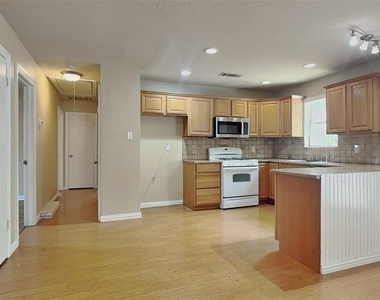 805 Aransas Drive - Photo Thumbnail 5