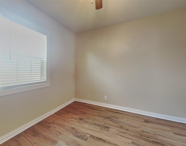 805 Aransas Drive - Photo Thumbnail 8