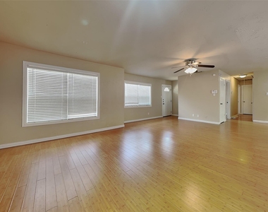 805 Aransas Drive - Photo Thumbnail 2