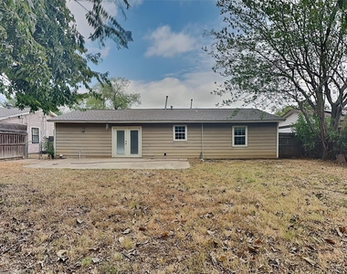 805 Aransas Drive - Photo Thumbnail 14