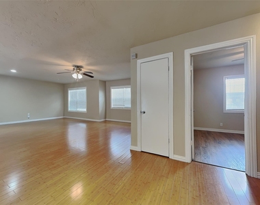 805 Aransas Drive - Photo Thumbnail 6