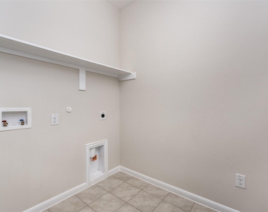 4013 Bluestem Boulevard - Photo Thumbnail 13