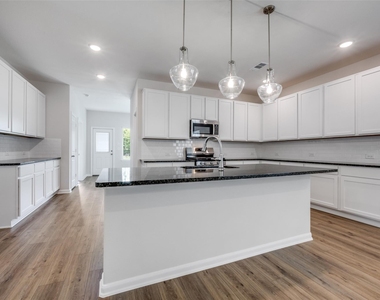 4013 Bluestem Boulevard - Photo Thumbnail 7