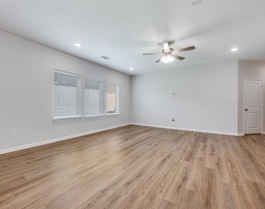 4013 Bluestem Boulevard - Photo Thumbnail 4