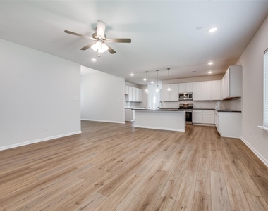 4013 Bluestem Boulevard - Photo Thumbnail 2
