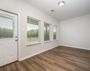 4013 Bluestem Boulevard - Photo Thumbnail 11