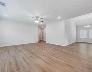 4013 Bluestem Boulevard - Photo Thumbnail 5