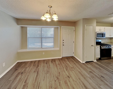 1313 Ponder Way - Photo Thumbnail 4