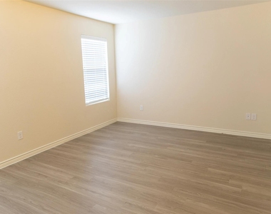 3953 Tarpon Springs Drive - Photo Thumbnail 8