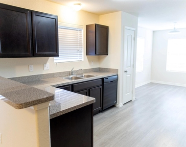 3953 Tarpon Springs Drive - Photo Thumbnail 3