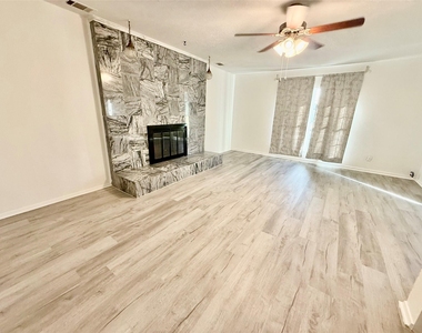 818 Westbrook Drive - Photo Thumbnail 3