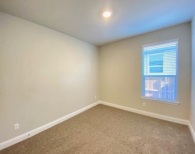 2312 Redwing Drive - Photo Thumbnail 11