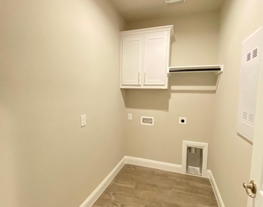 2312 Redwing Drive - Photo Thumbnail 13
