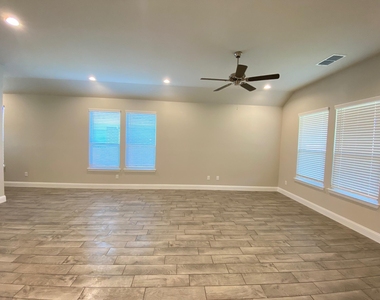 2312 Redwing Drive - Photo Thumbnail 6