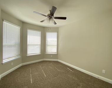 2312 Redwing Drive - Photo Thumbnail 8