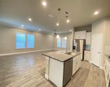 2312 Redwing Drive - Photo Thumbnail 3