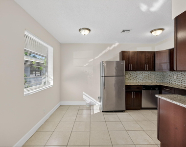 2500 Sw 18th Terrace - Photo Thumbnail 11