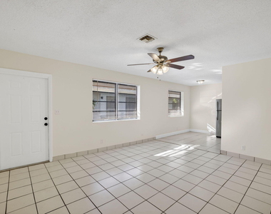 2500 Sw 18th Terrace - Photo Thumbnail 16