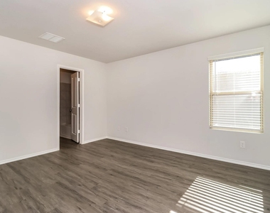 5216 Applegate Drive - Photo Thumbnail 7
