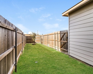 5216 Applegate Drive - Photo Thumbnail 2