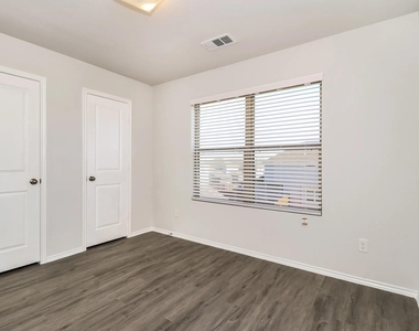 5216 Applegate Drive - Photo Thumbnail 10
