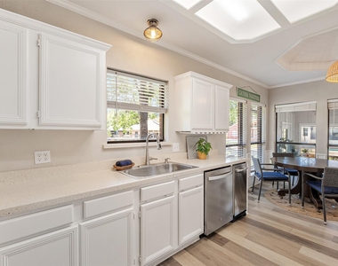 111 Hickory Creek Circle - Photo Thumbnail 6