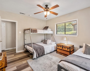 111 Hickory Creek Circle - Photo Thumbnail 19