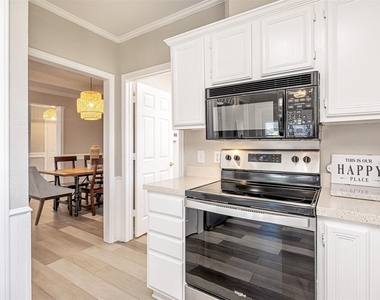 111 Hickory Creek Circle - Photo Thumbnail 7