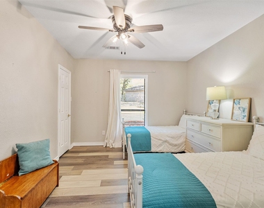 111 Hickory Creek Circle - Photo Thumbnail 8
