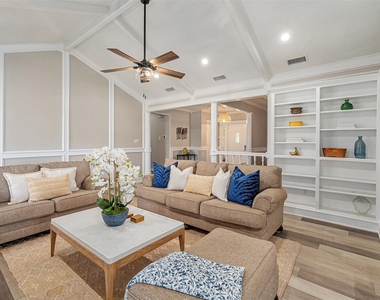 111 Hickory Creek Circle - Photo Thumbnail 2