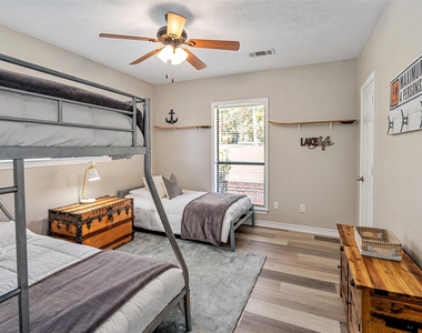 111 Hickory Creek Circle - Photo Thumbnail 17