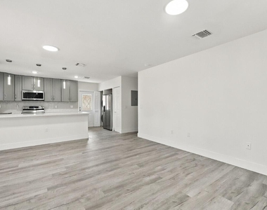 4952 Nw 21st Avenue - Photo Thumbnail 8
