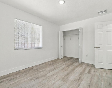 4952 Nw 21st Avenue - Photo Thumbnail 17