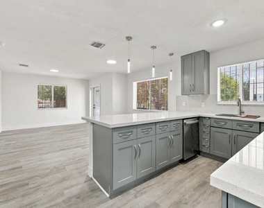4952 Nw 21st Avenue - Photo Thumbnail 6