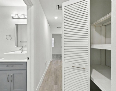 4952 Nw 21st Avenue - Photo Thumbnail 11