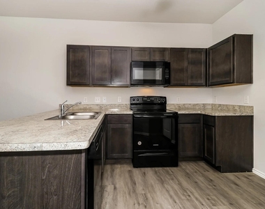 5556 Willamette Drive - Photo Thumbnail 4