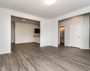 5556 Willamette Drive - Photo Thumbnail 6