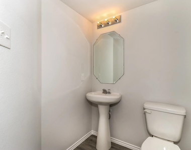 5556 Willamette Drive - Photo Thumbnail 11