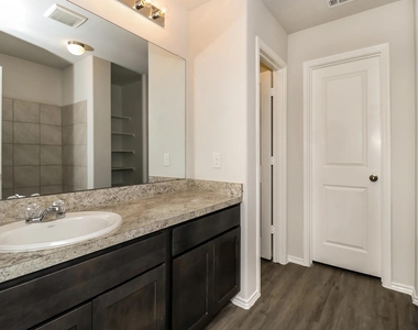 5556 Willamette Drive - Photo Thumbnail 12