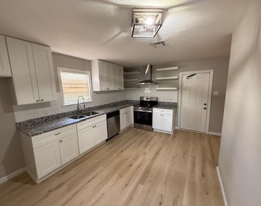 716 Faulkner Lane - Photo Thumbnail 2