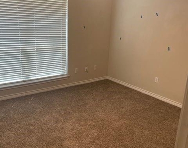 4034 Cougar Way - Photo Thumbnail 5