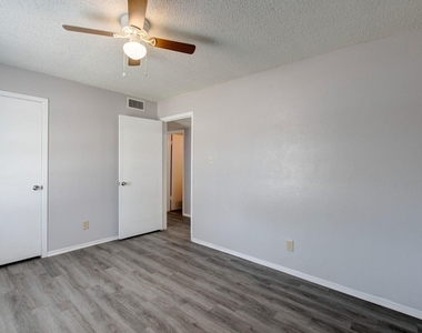 2410 N Willis Street - Photo Thumbnail 2