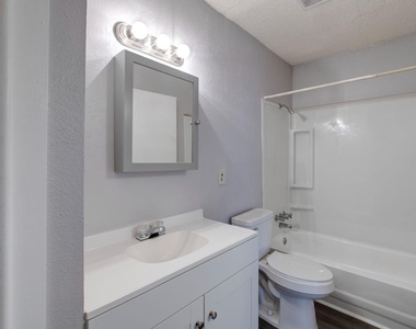 2410 N Willis Street - Photo Thumbnail 4