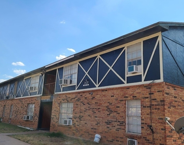 2410 N Willis Street - Photo Thumbnail 6