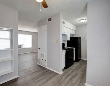 2410 N Willis Street - Photo Thumbnail 3