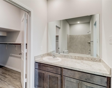 5528 Calm Waters Court - Photo Thumbnail 6